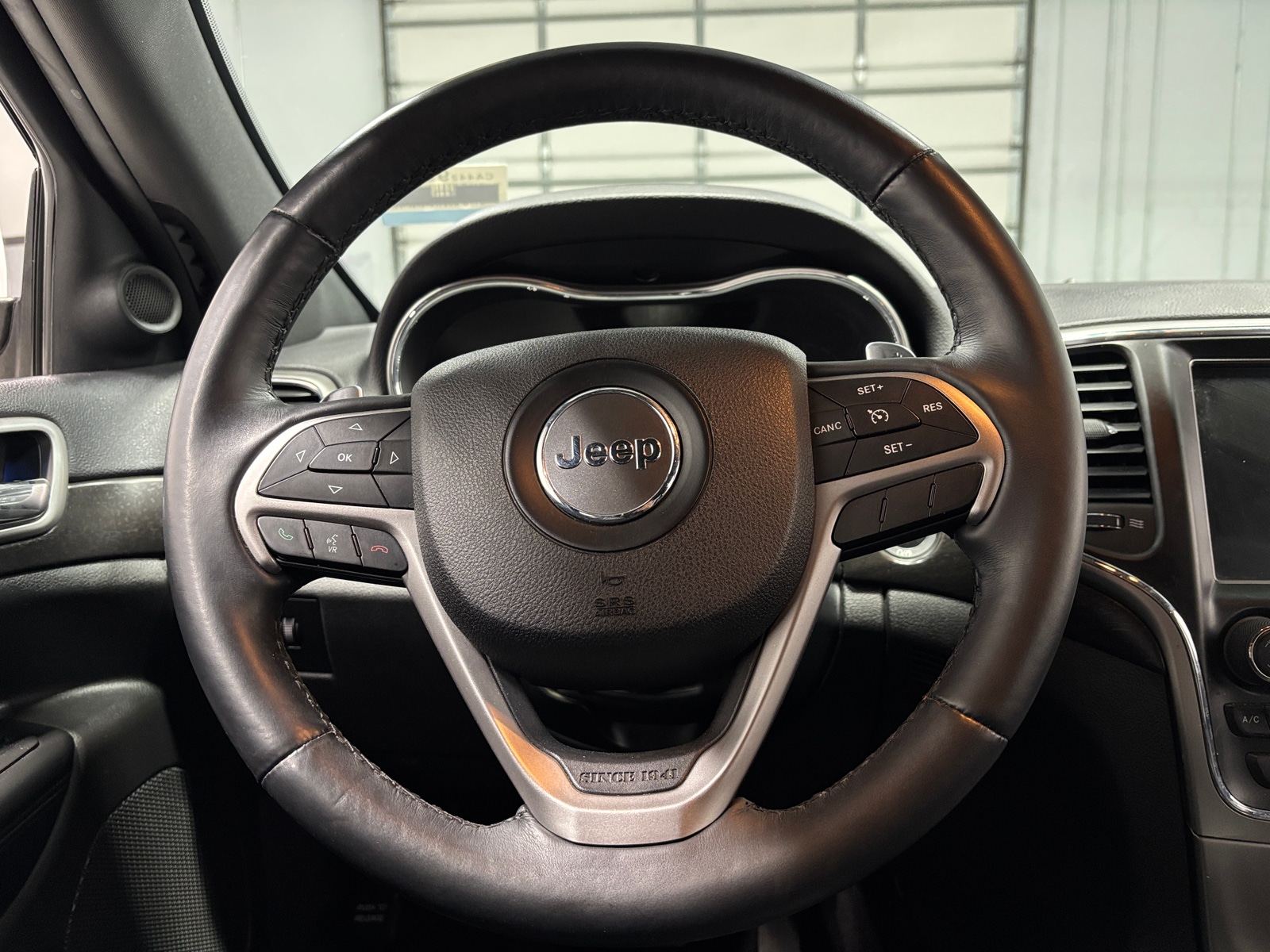 Thumbnail: 2017 Jeep Grand Cherokee - 5