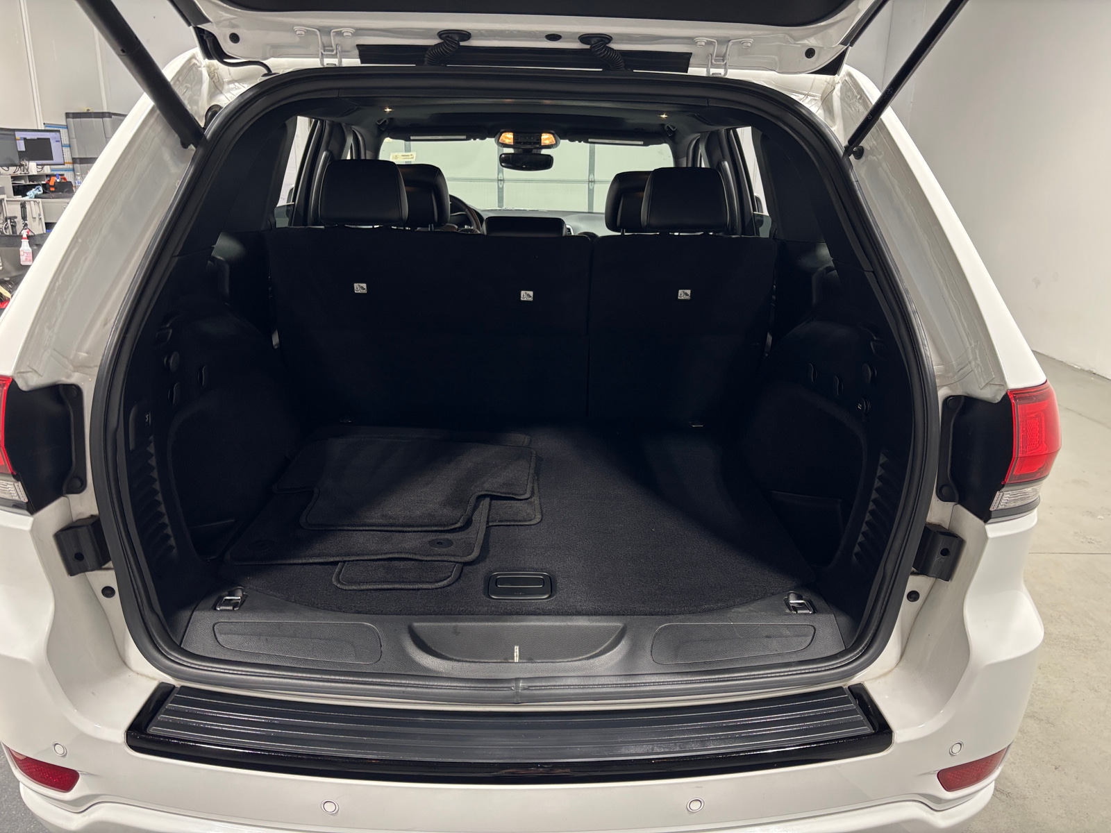 Thumbnail: 2017 Jeep Grand Cherokee - 7