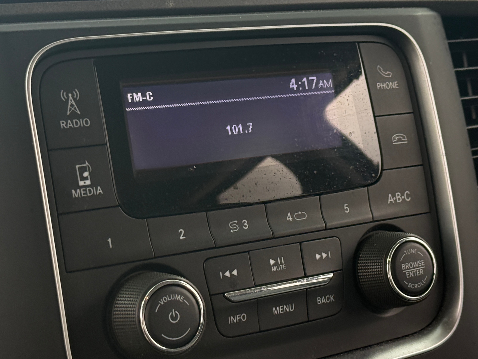 Thumbnail: 2019 RAM 1500 Classic - 4