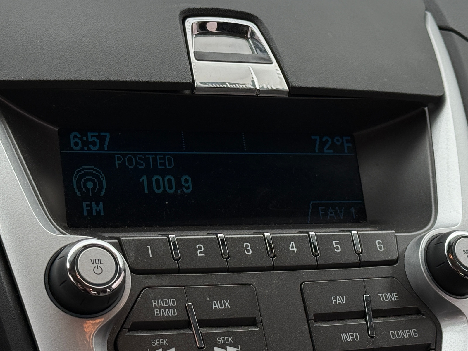 Thumbnail: 2010 Chevrolet Equinox - 4