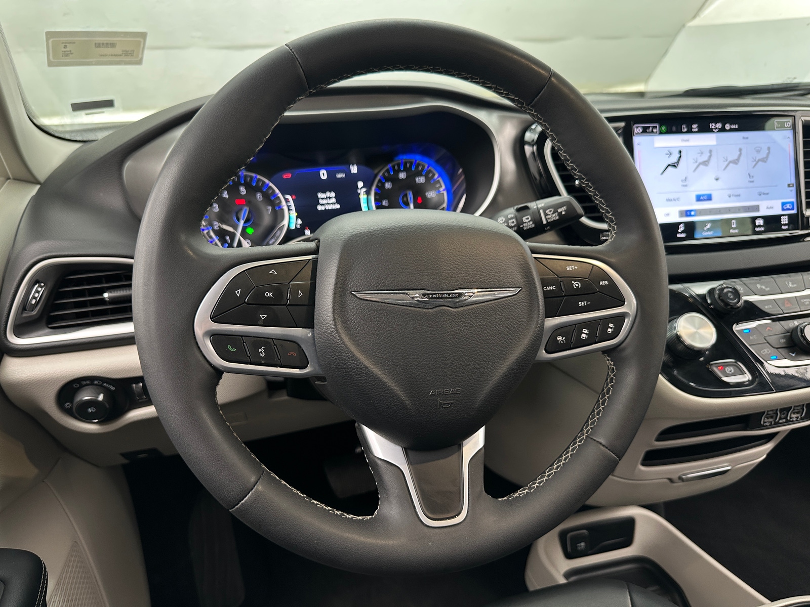 Thumbnail: 2024 Chrysler Pacifica - 4