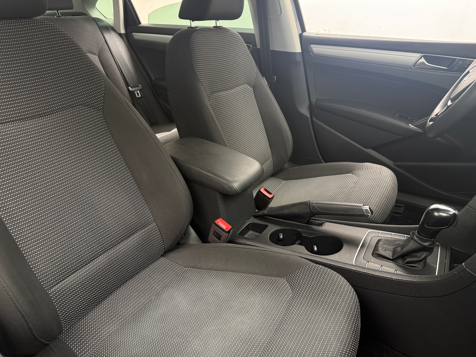 Thumbnail: 2018 Volkswagen Passat - 2