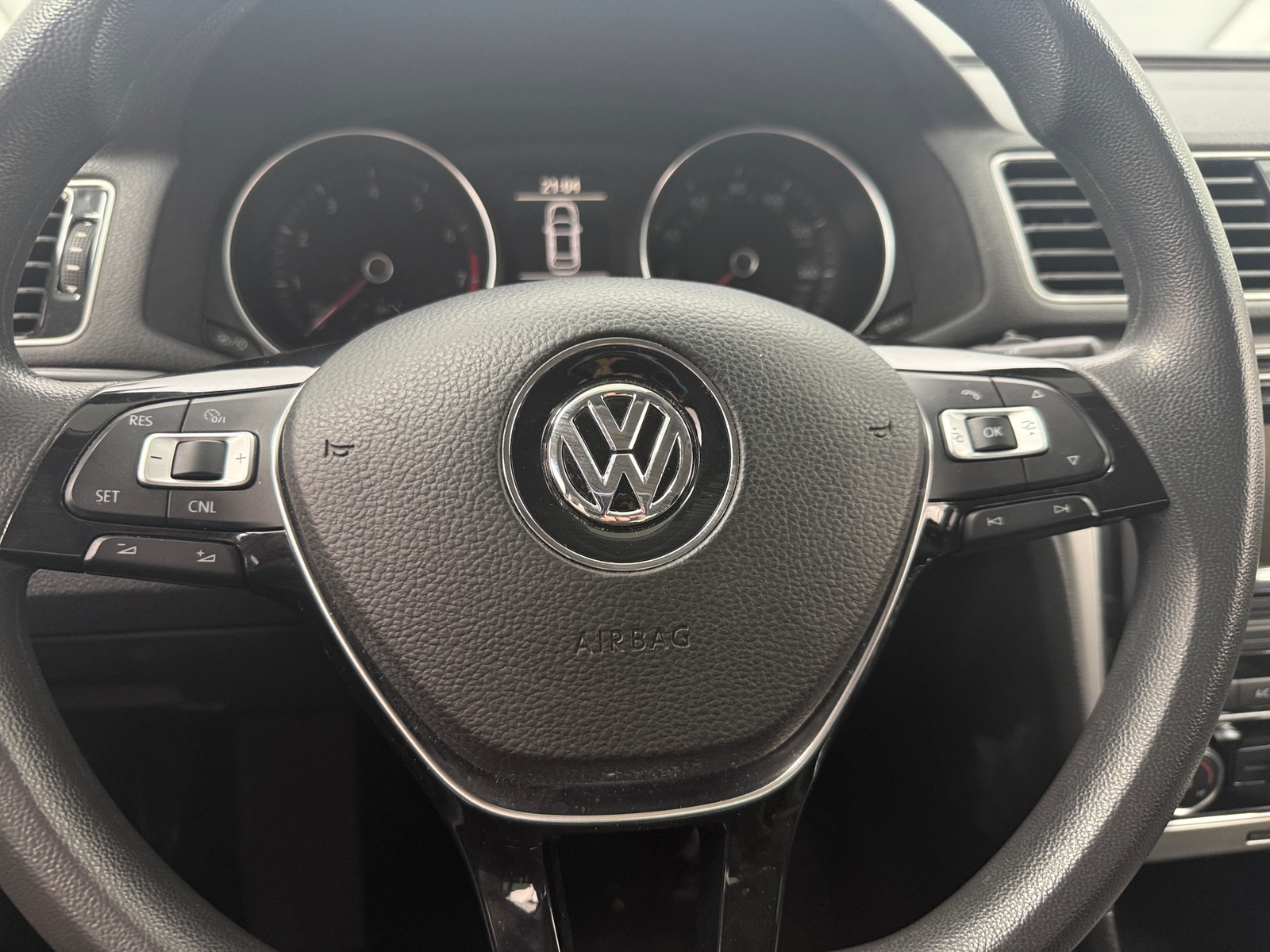 Thumbnail: 2018 Volkswagen Passat - 5