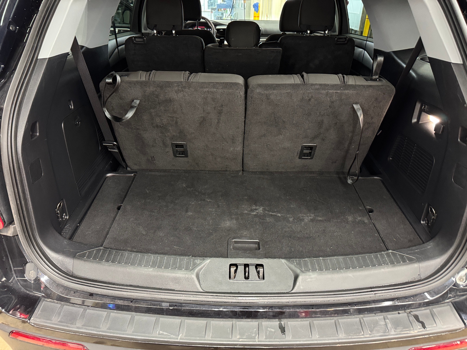 Thumbnail: 2022 Ford Explorer - 7