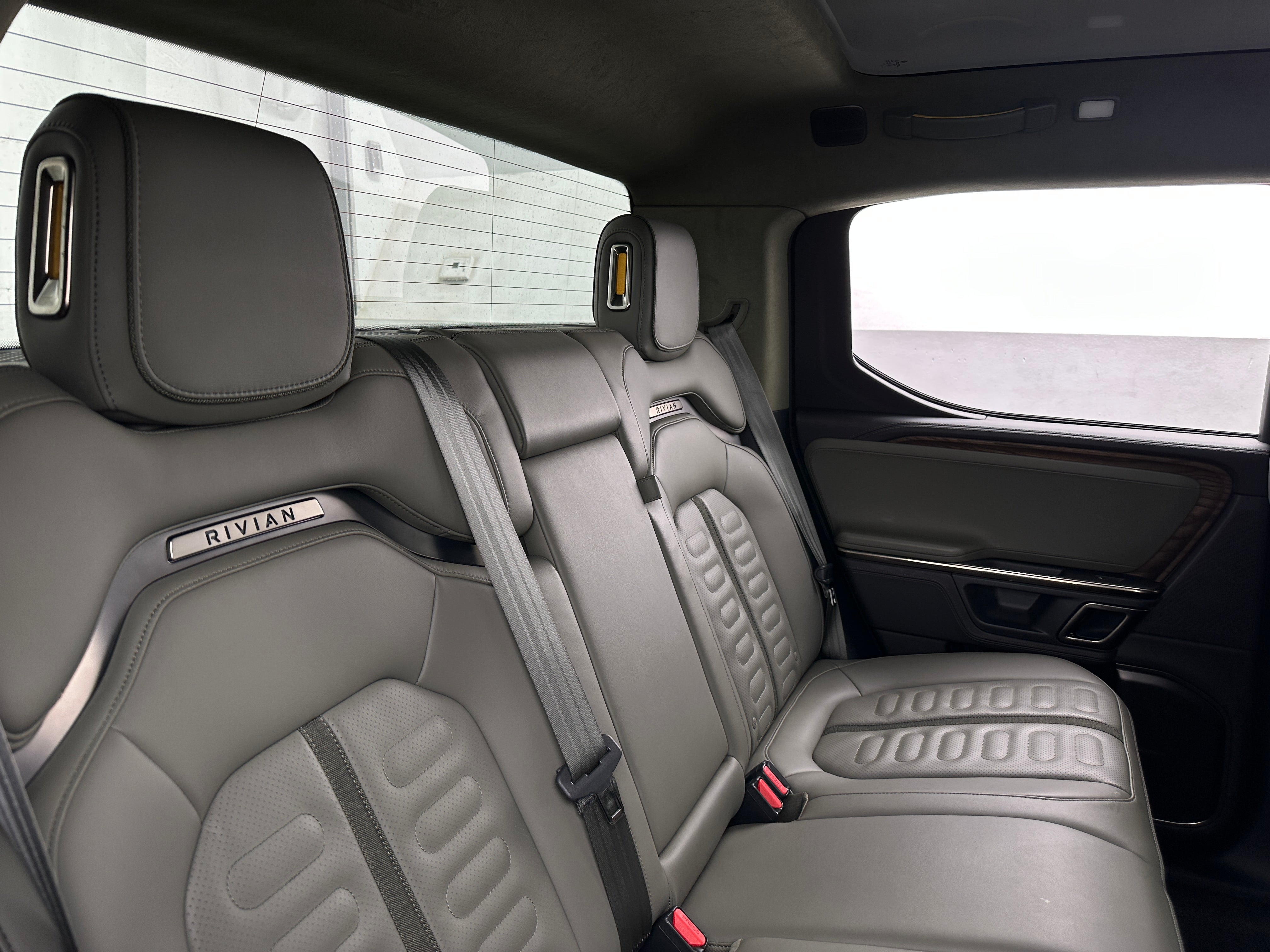 2022 Rivian R1T - Image 1