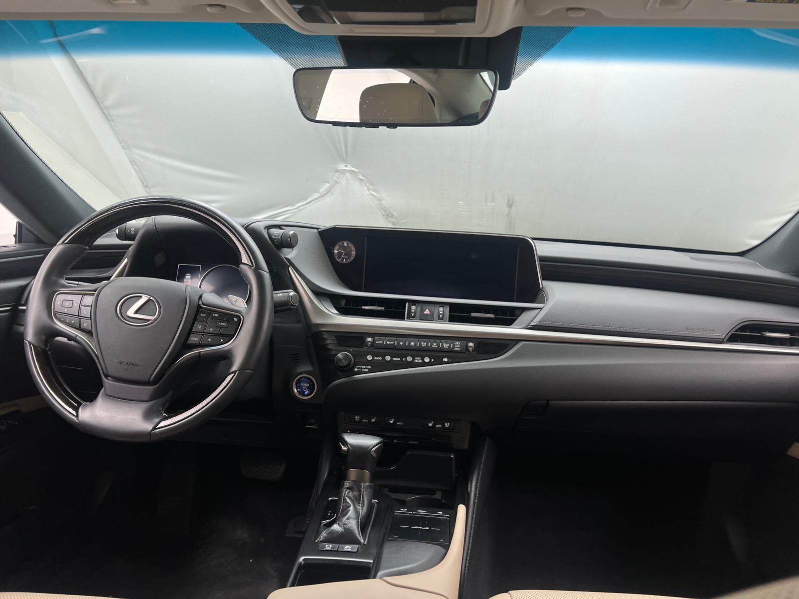 Thumbnail: 2020 Lexus ES - 2