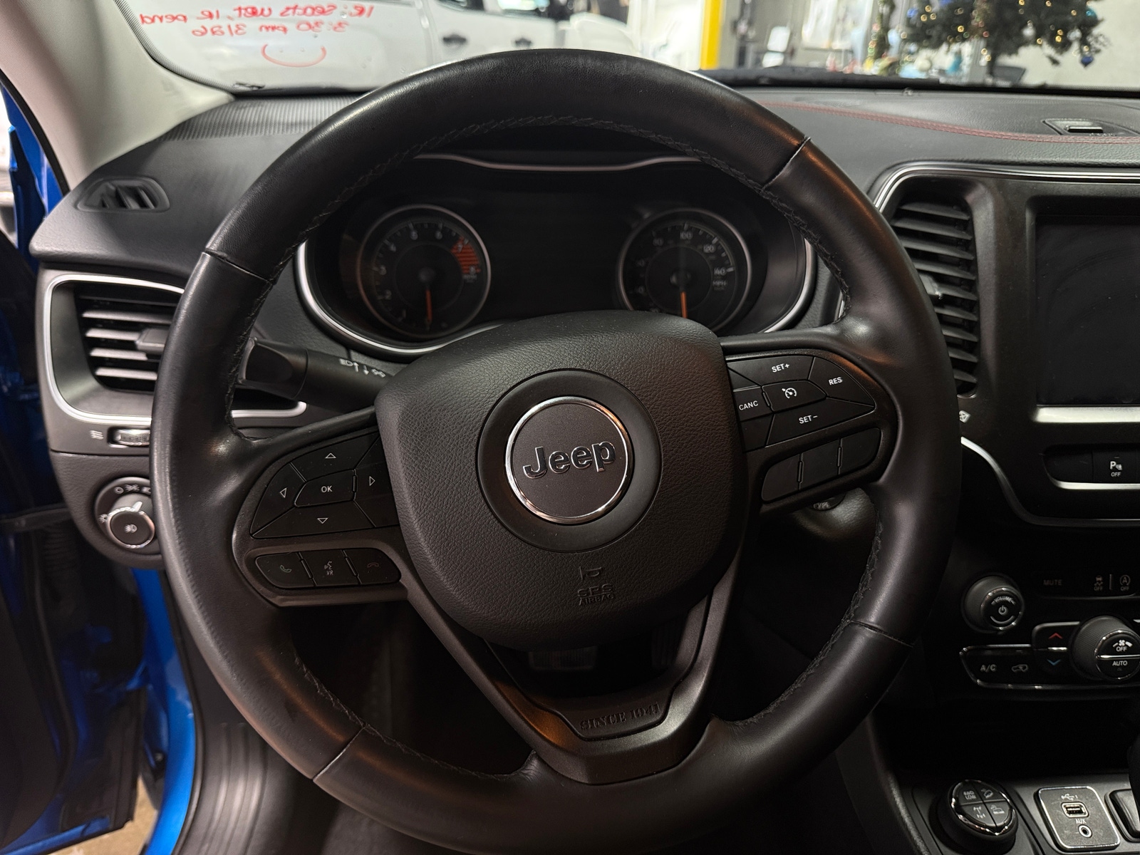 Thumbnail: 2019 Jeep Cherokee - 5