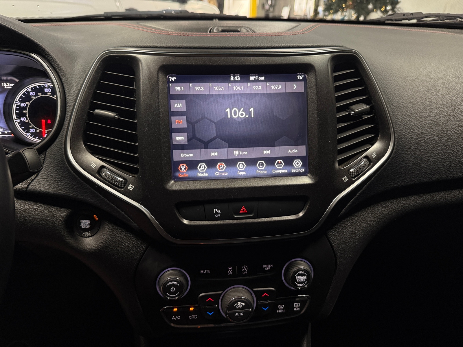 Thumbnail: 2019 Jeep Cherokee - 4