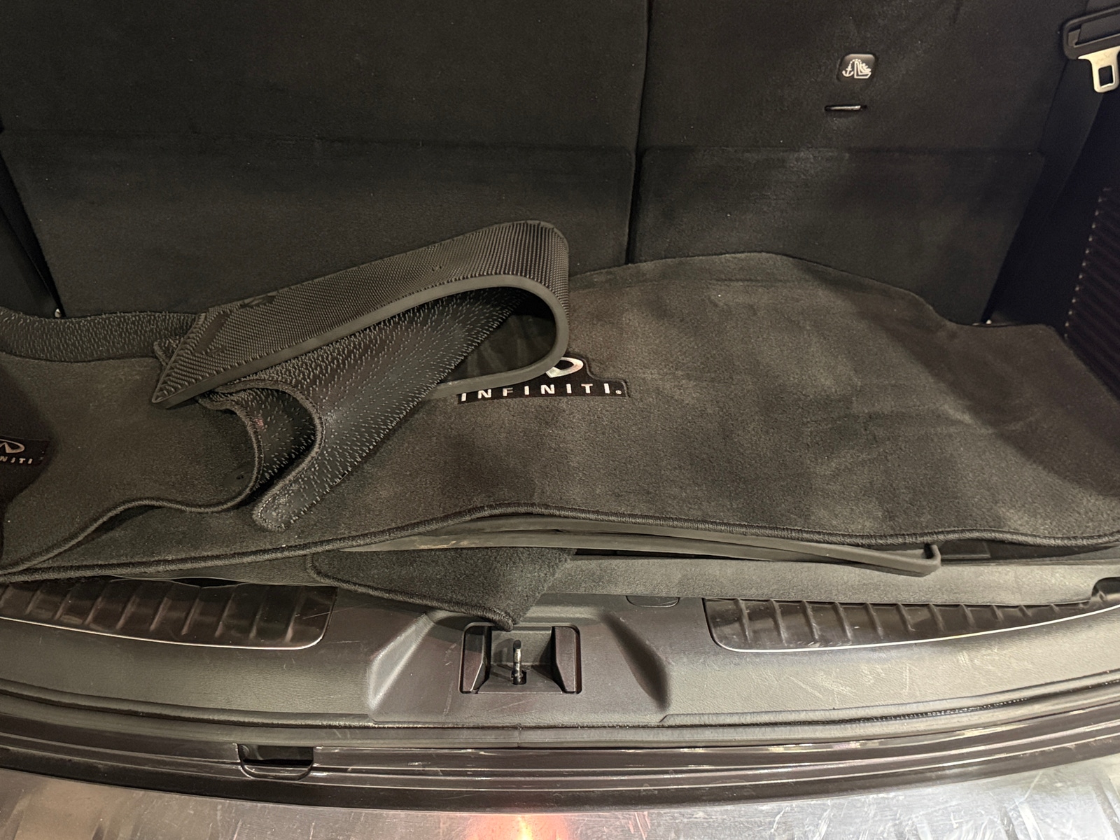 Thumbnail: 2023 INFINITI QX80 - 6