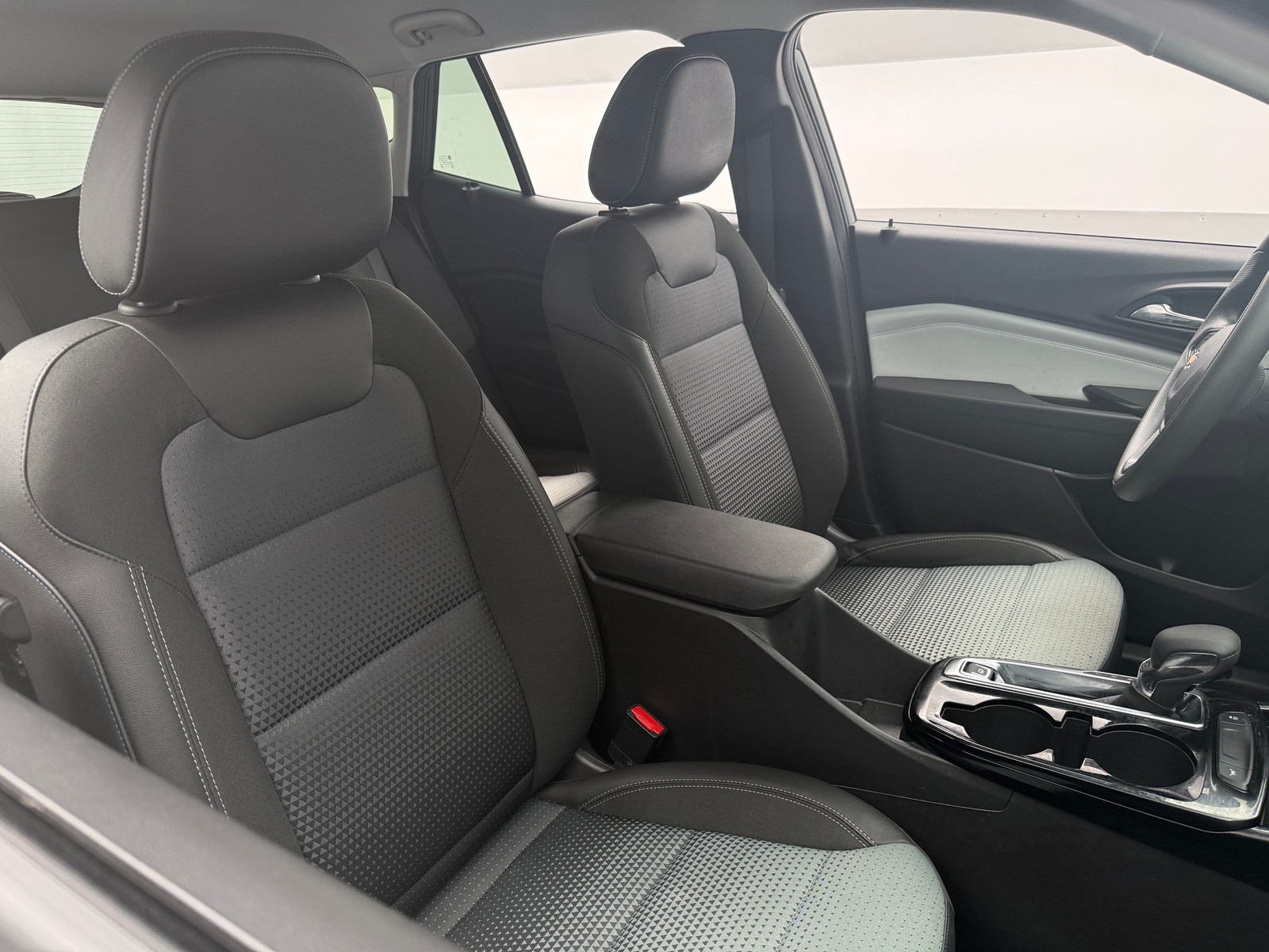 Thumbnail: 2025 Chevrolet Trax - 2