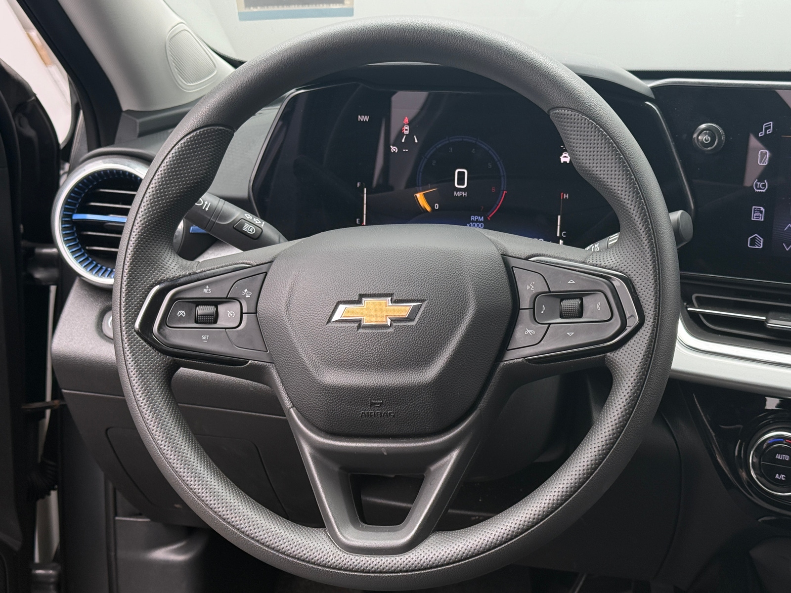 Thumbnail: 2025 Chevrolet Trax - 5