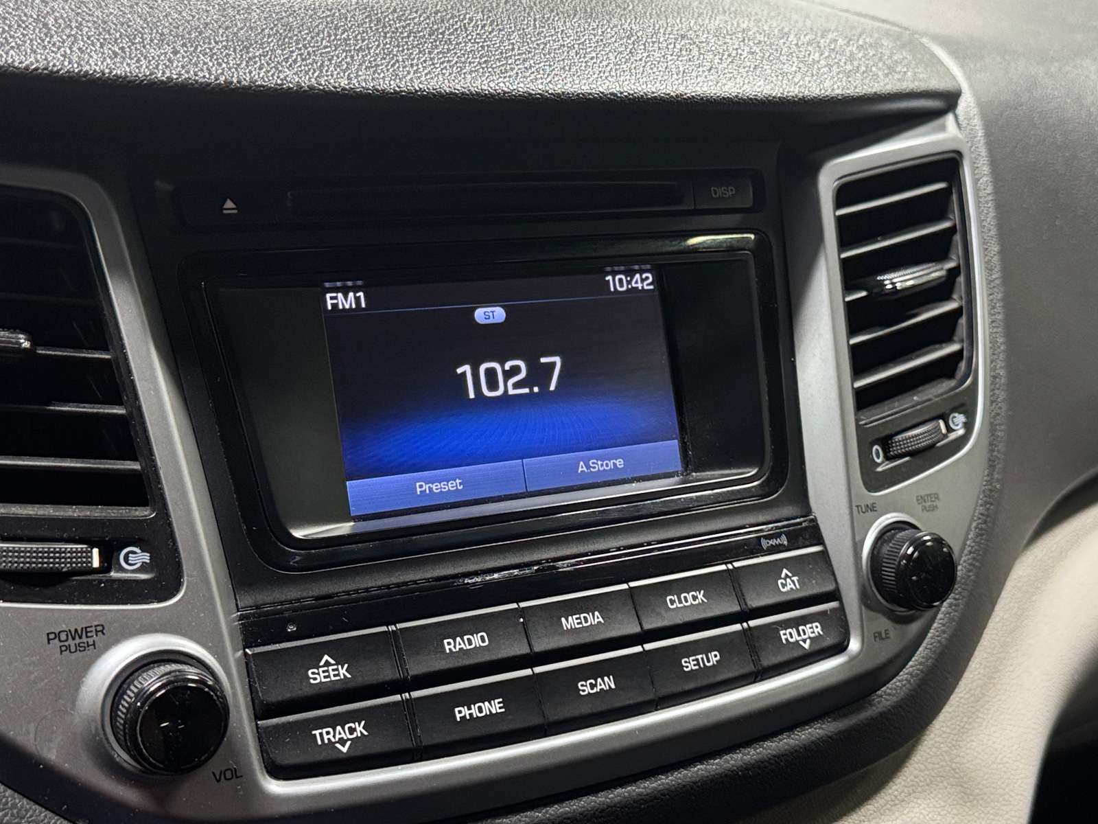 Thumbnail: 2016 Hyundai Tucson - 4