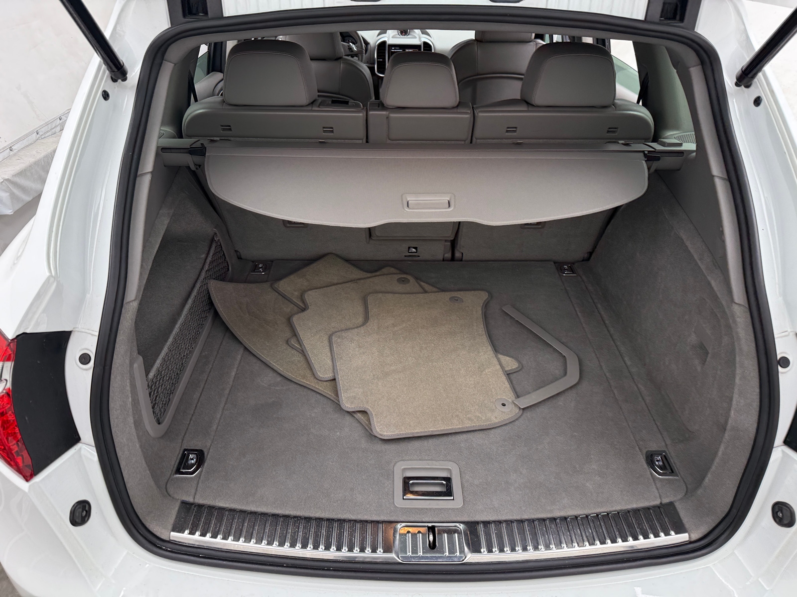 Thumbnail: 2013 Porsche Cayenne - 6