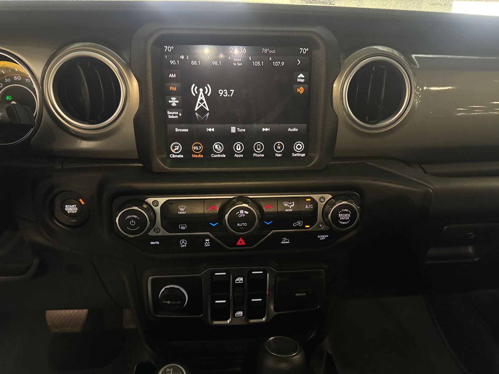 Thumbnail: 2023 Jeep Gladiator - 4