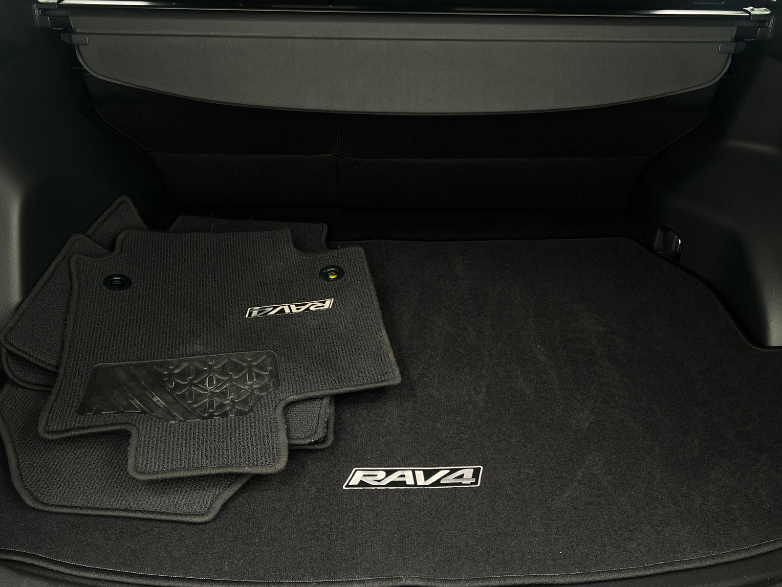 Thumbnail: 2019 Toyota RAV4 - 7