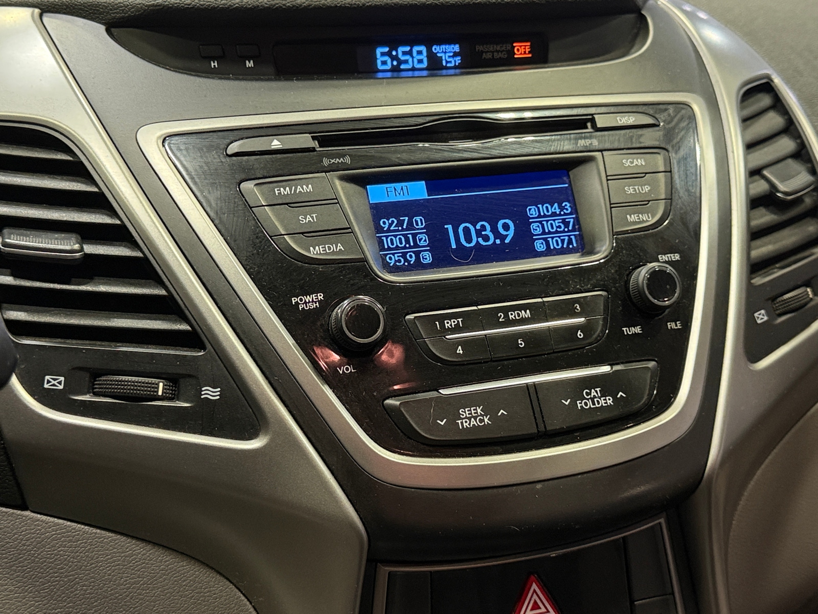 Thumbnail: 2016 Hyundai Elantra - 4