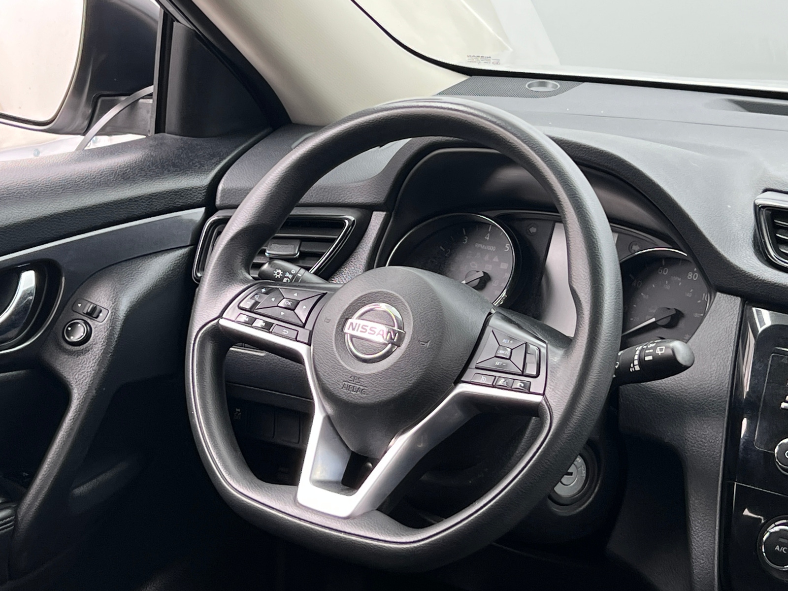 Thumbnail: 2017 Nissan Rogue - 5