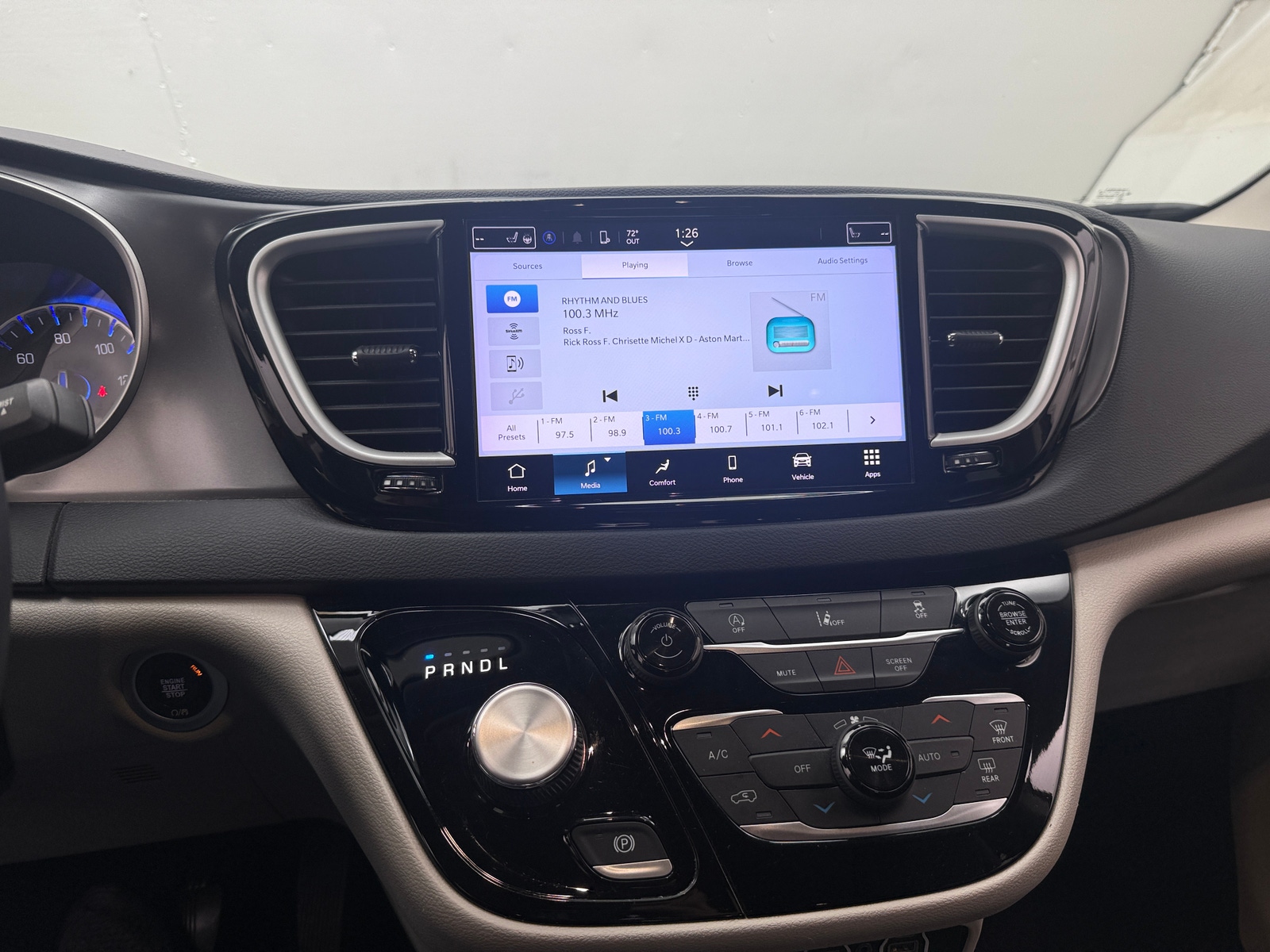 Thumbnail: 2022 Chrysler Pacifica - 3