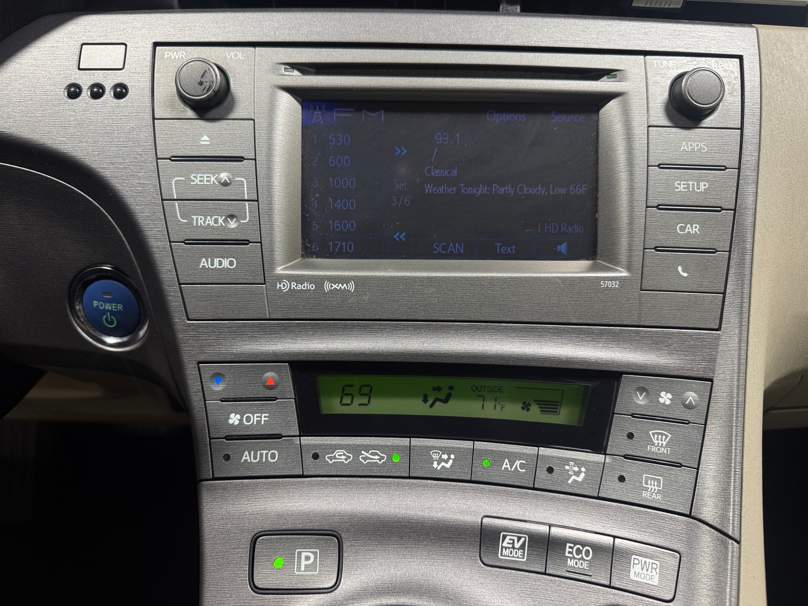 Thumbnail: 2014 Toyota Prius - 4