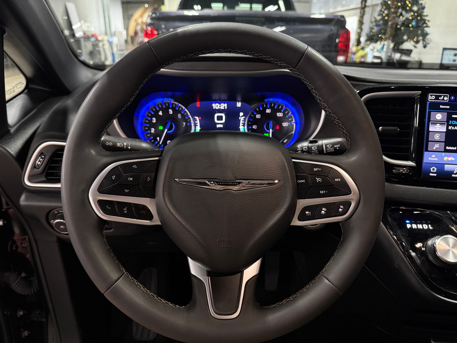 Thumbnail: 2025 Chrysler Pacifica - 4