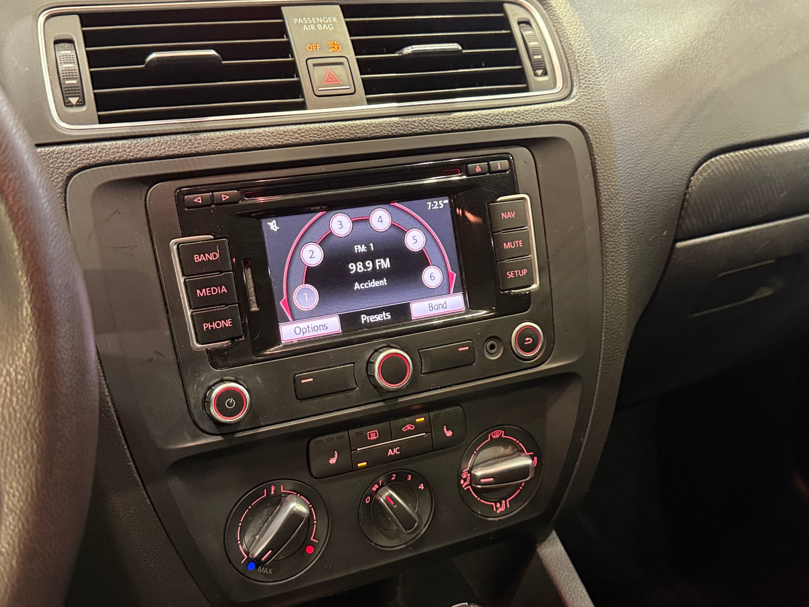 Thumbnail: 2015 Volkswagen Jetta - 4