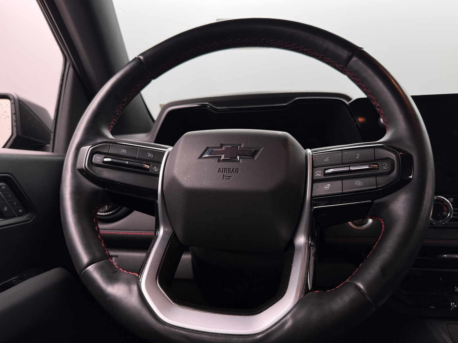 Thumbnail: 2023 Chevrolet Colorado - 4