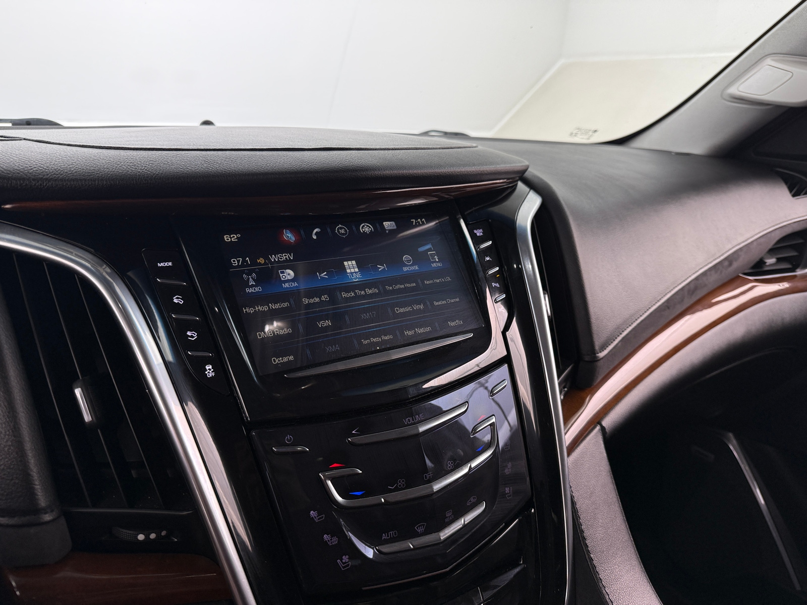 Thumbnail: 2019 Cadillac Escalade - 3