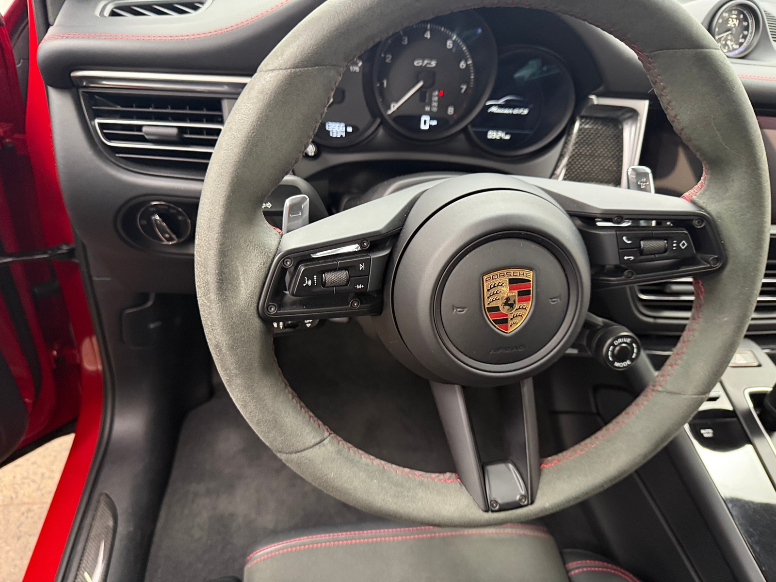 Thumbnail: 2023 Porsche Macan - 4