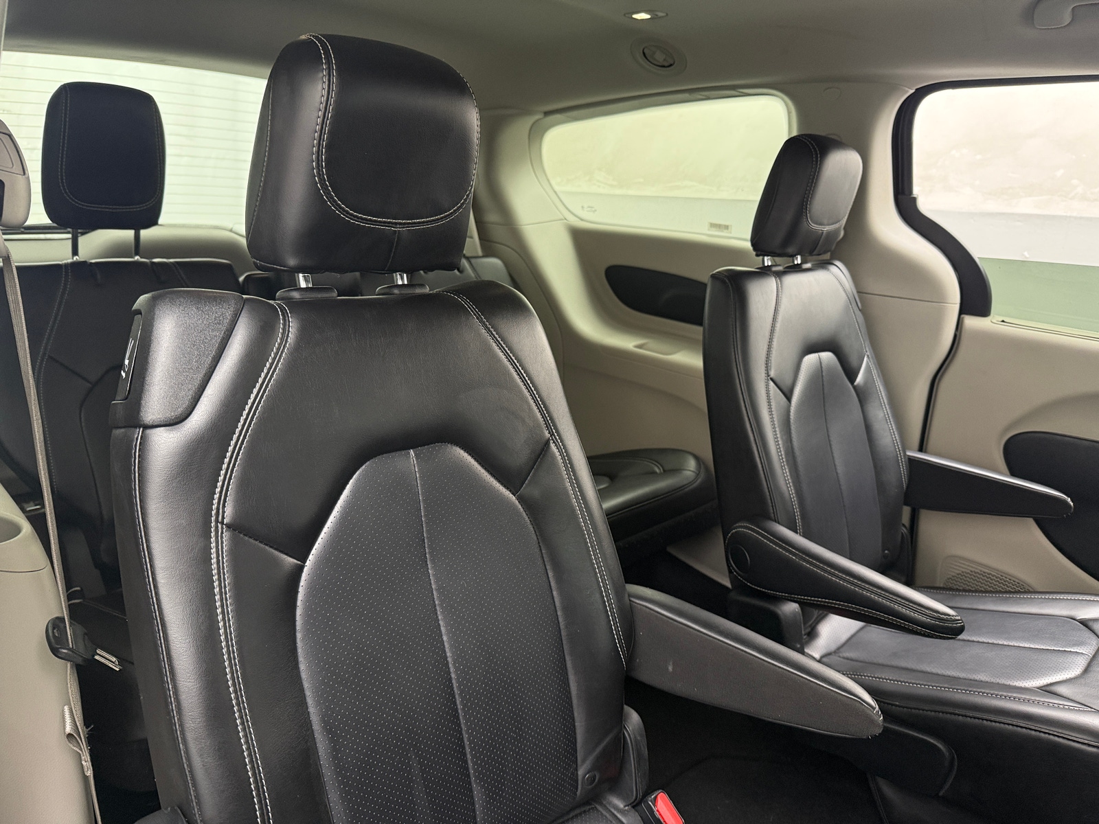 Thumbnail: 2023 Chrysler Pacifica - 5