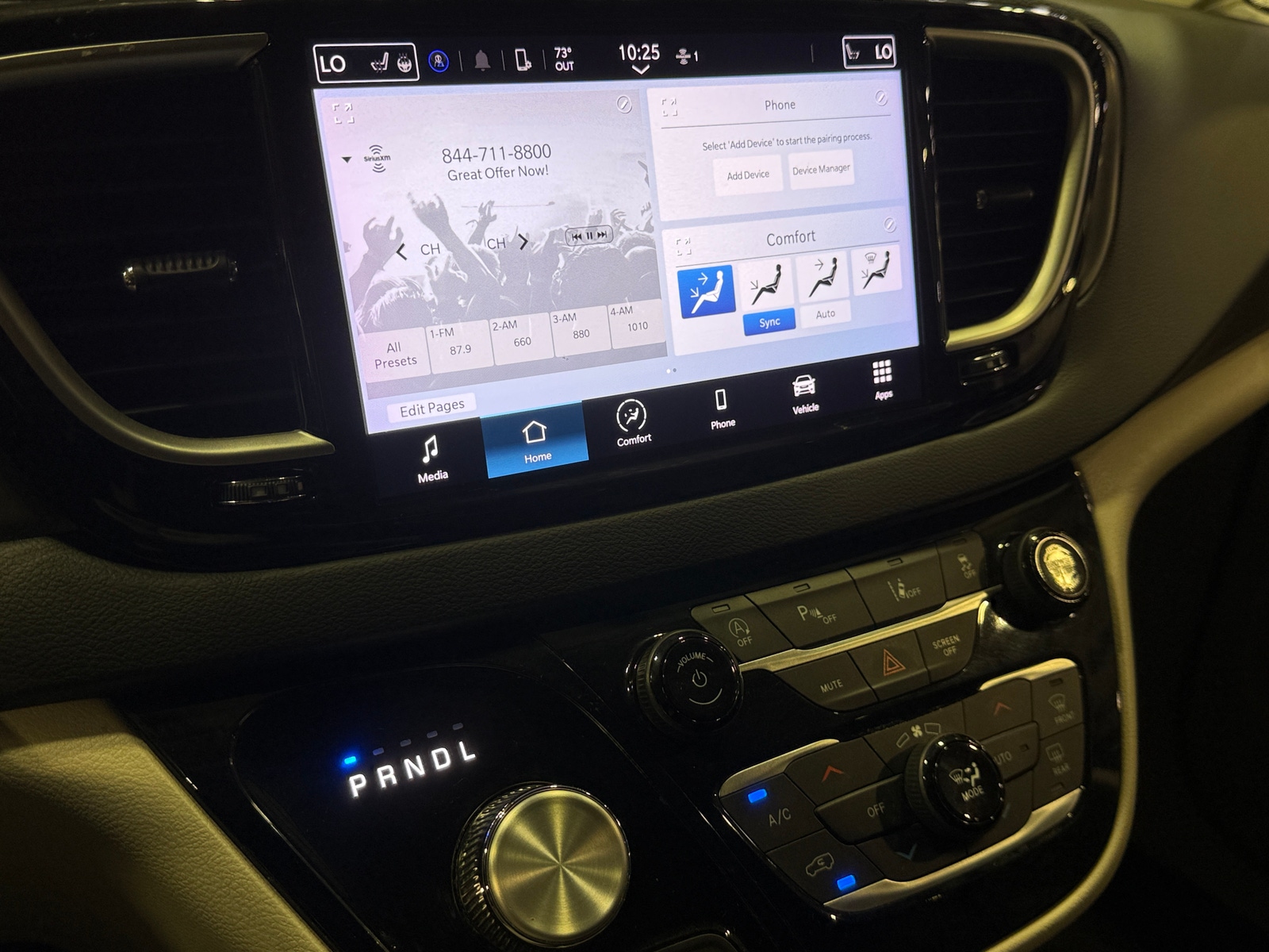 Thumbnail: 2023 Chrysler Pacifica - 3