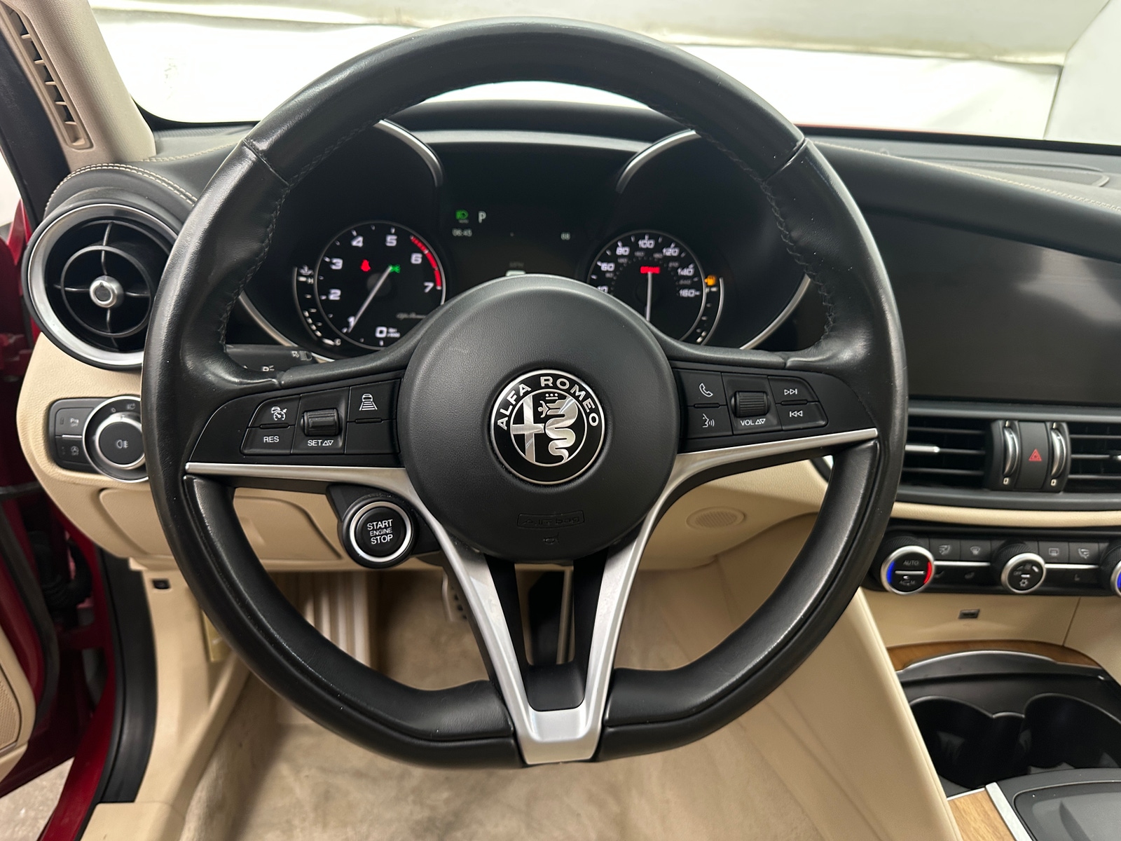 Thumbnail: 2017 Alfa Romeo Giulia - 4