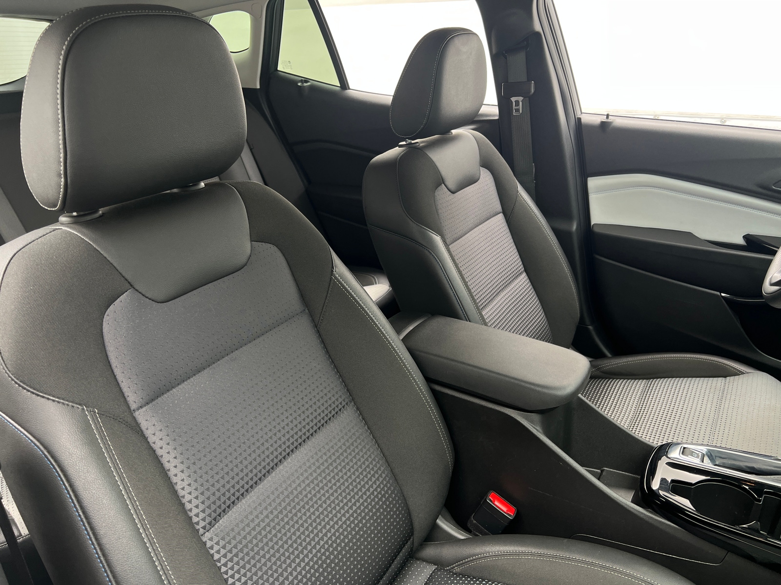 Thumbnail: 2025 Chevrolet Trax - 2