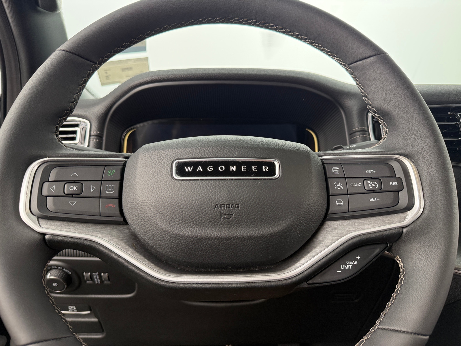 Thumbnail: 2025 Jeep Wagoneer - 4