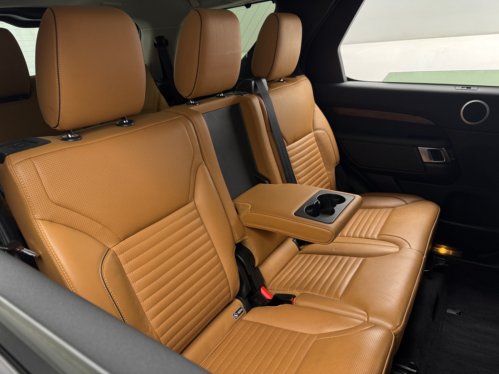 Thumbnail: 2018 Land Rover Discovery - 5