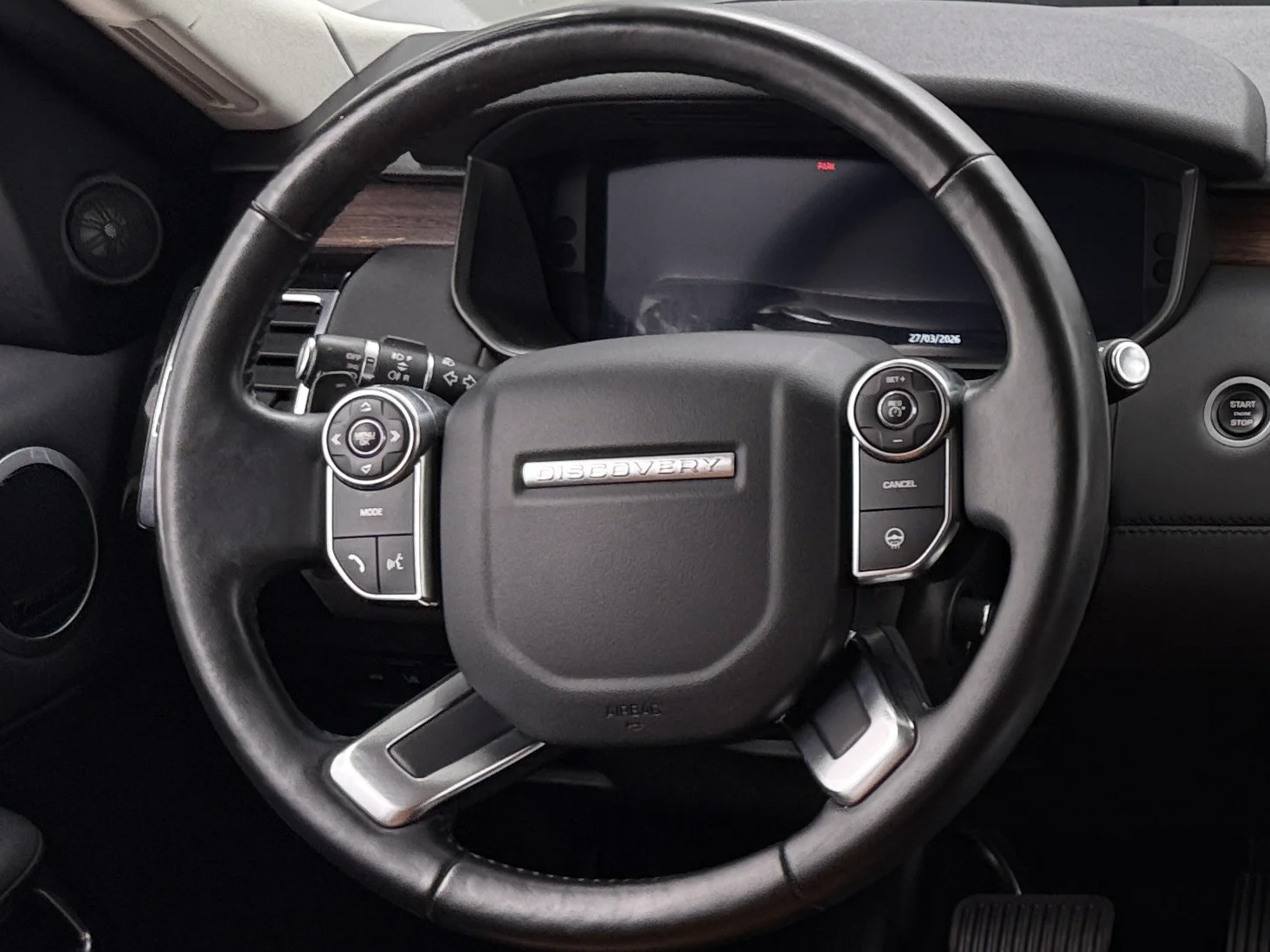 Thumbnail: 2018 Land Rover Discovery - 4