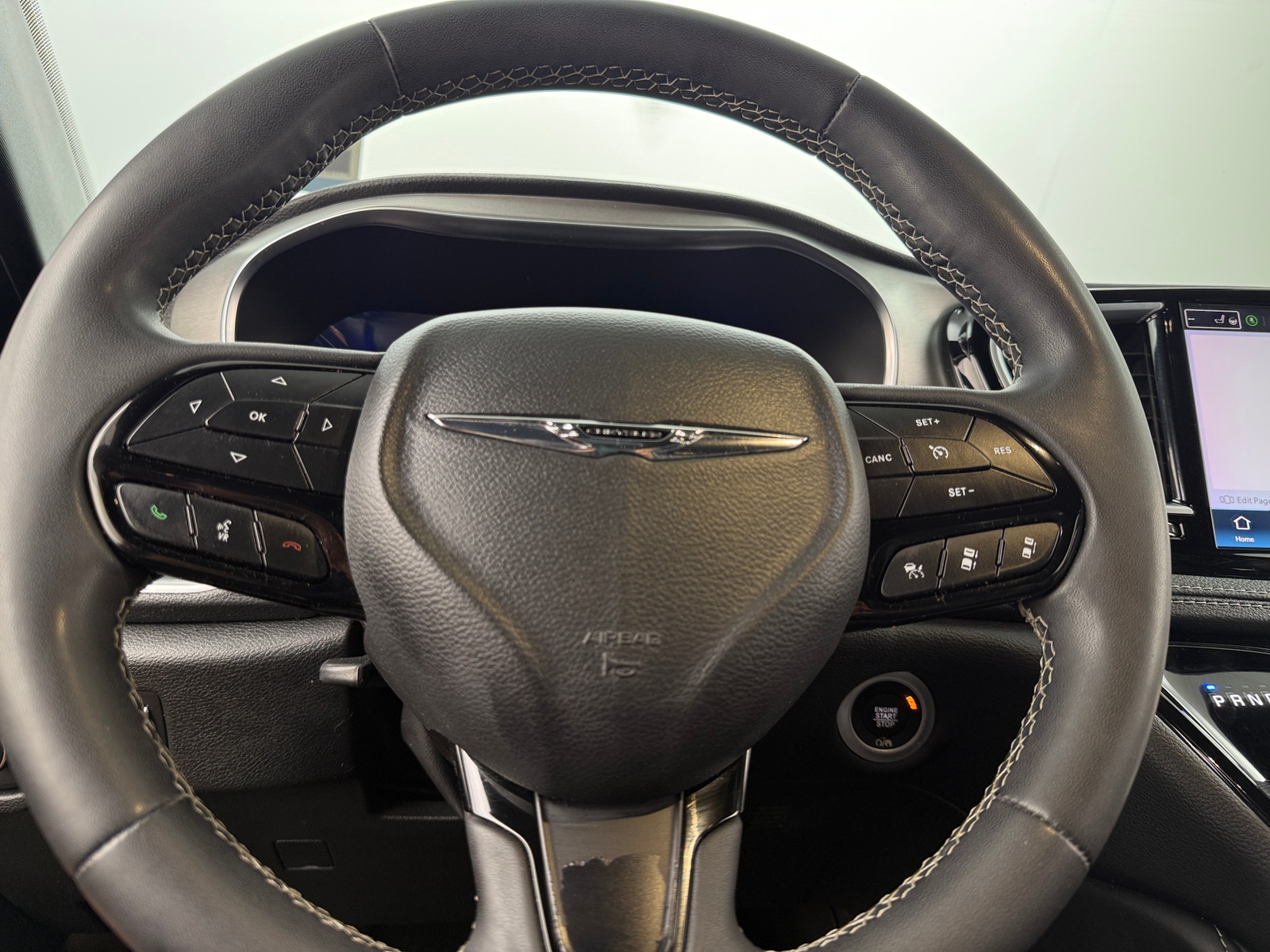 Thumbnail: 2022 Chrysler Pacifica - 4