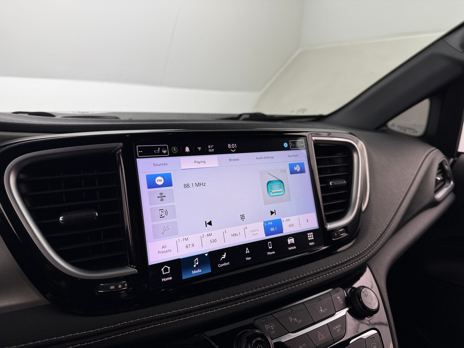 Thumbnail: 2022 Chrysler Pacifica - 3