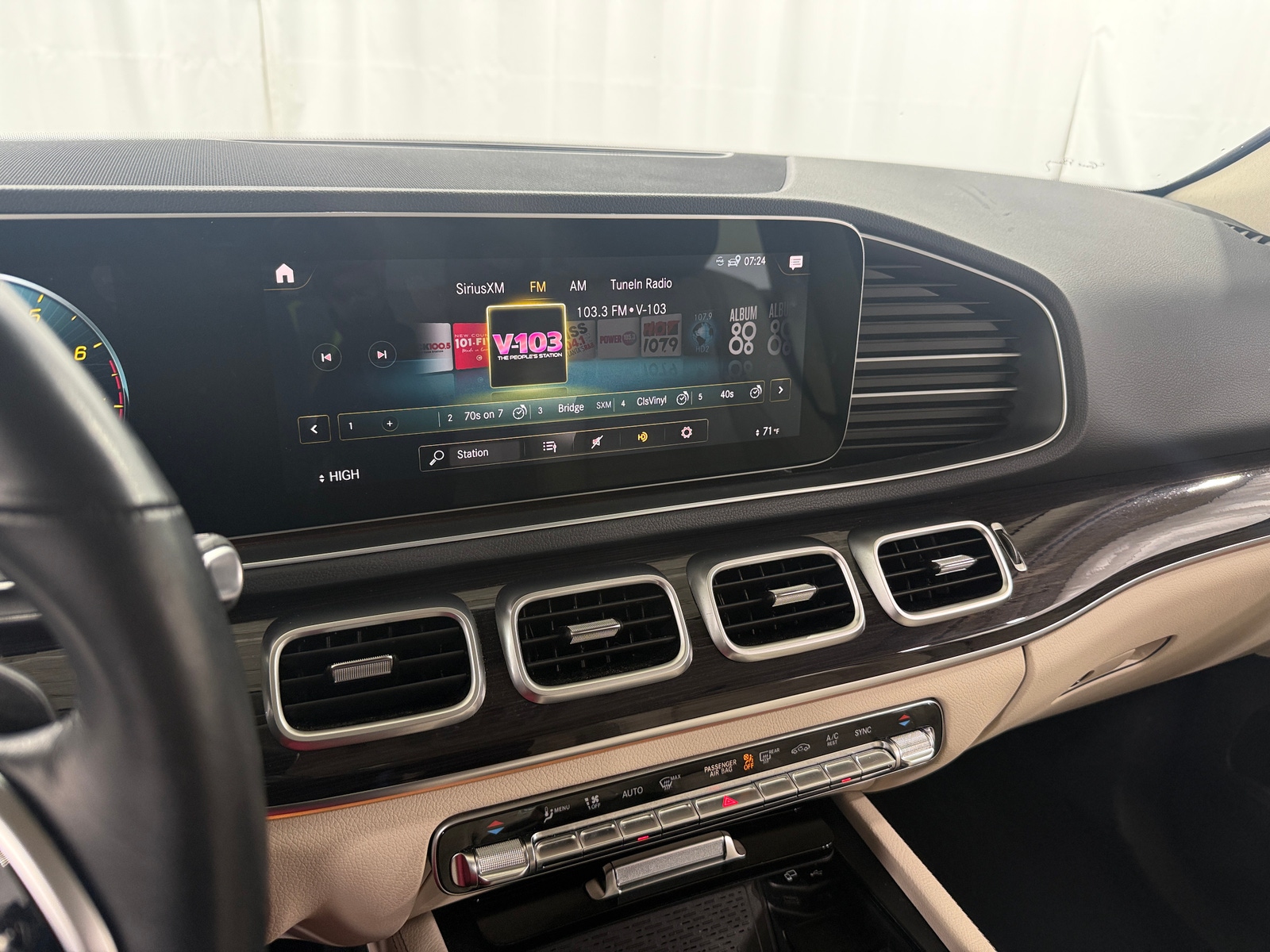 Thumbnail: 2023 Mercedes-Benz GLE - 3