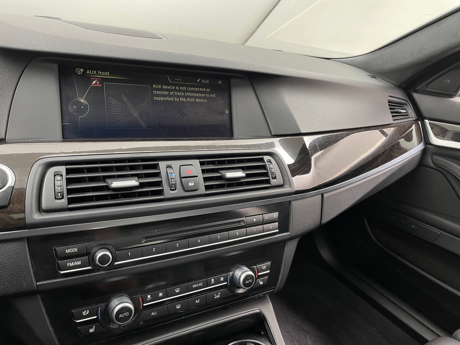 Thumbnail: 2013 BMW M5 - 3