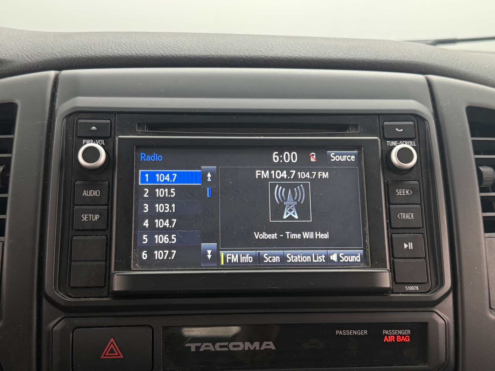 Thumbnail: 2015 Toyota Tacoma - 4