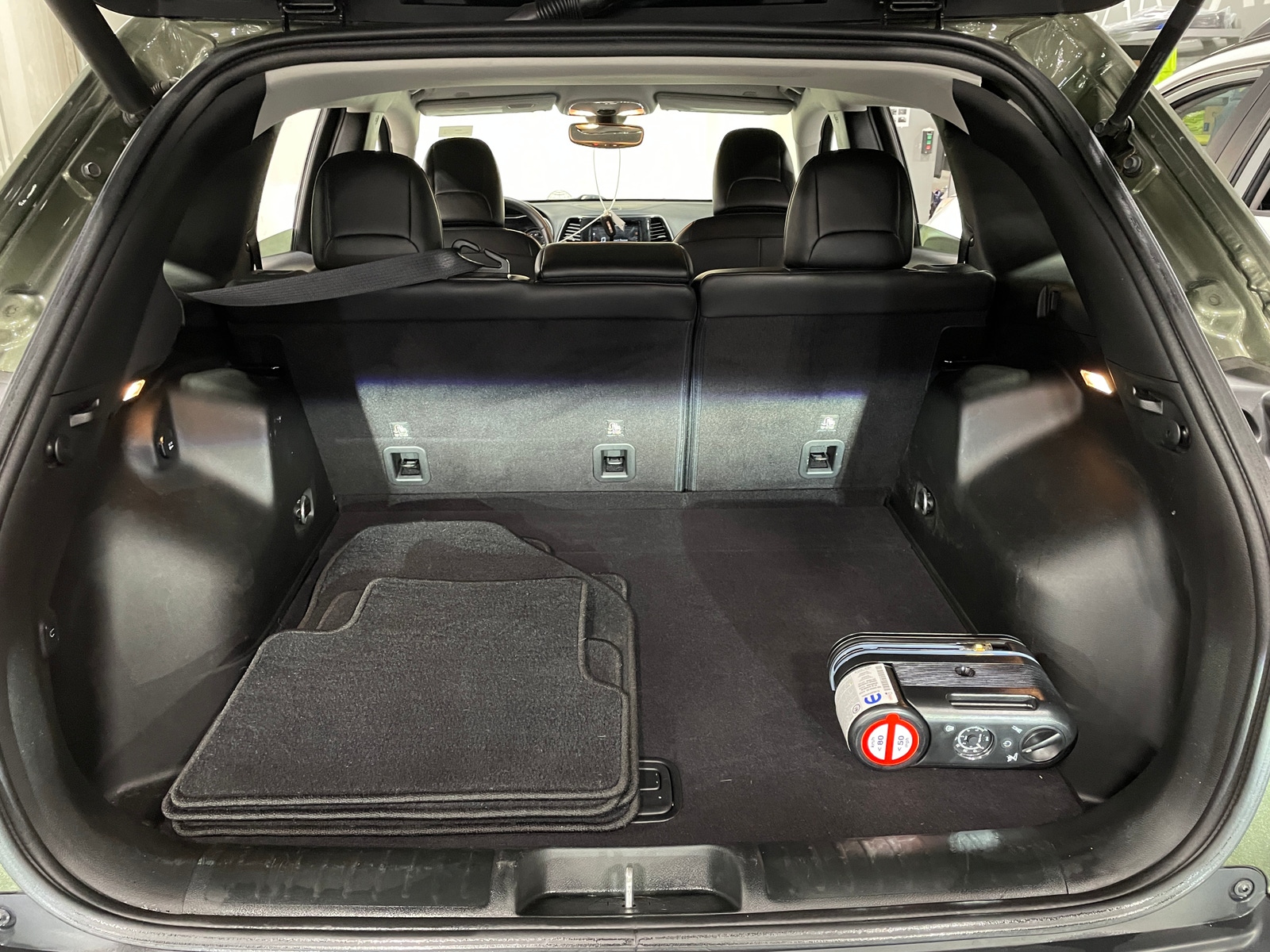 Thumbnail: 2019 Jeep Cherokee - 6