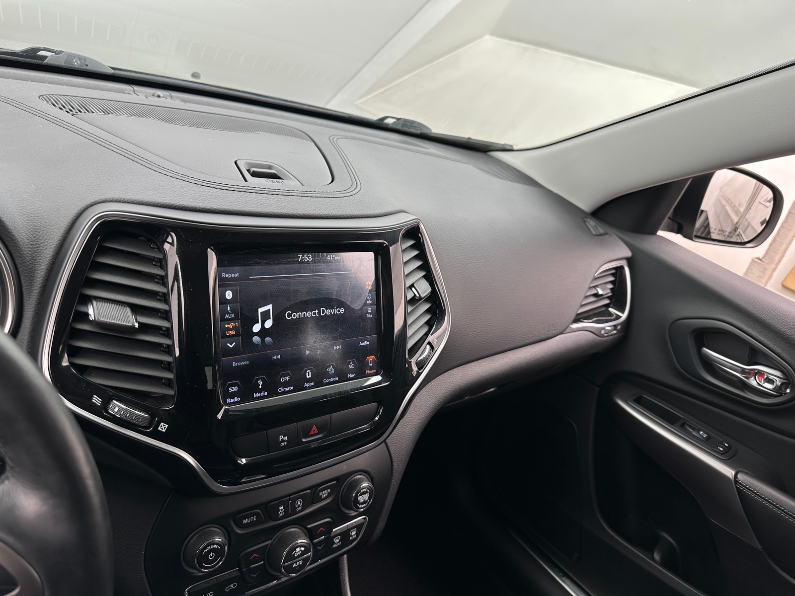 Thumbnail: 2019 Jeep Cherokee - 3