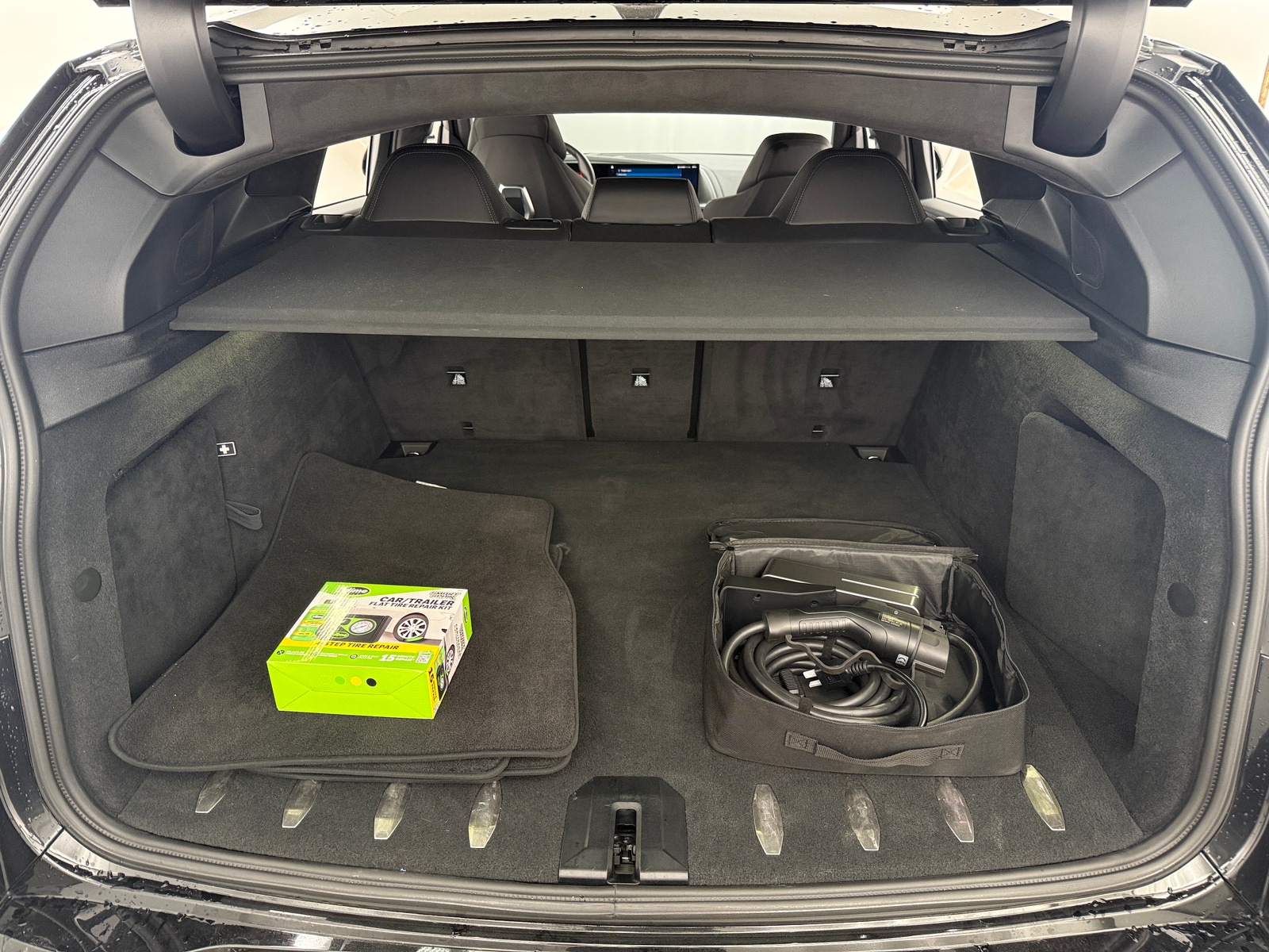 Thumbnail: 2023 BMW XM - 6