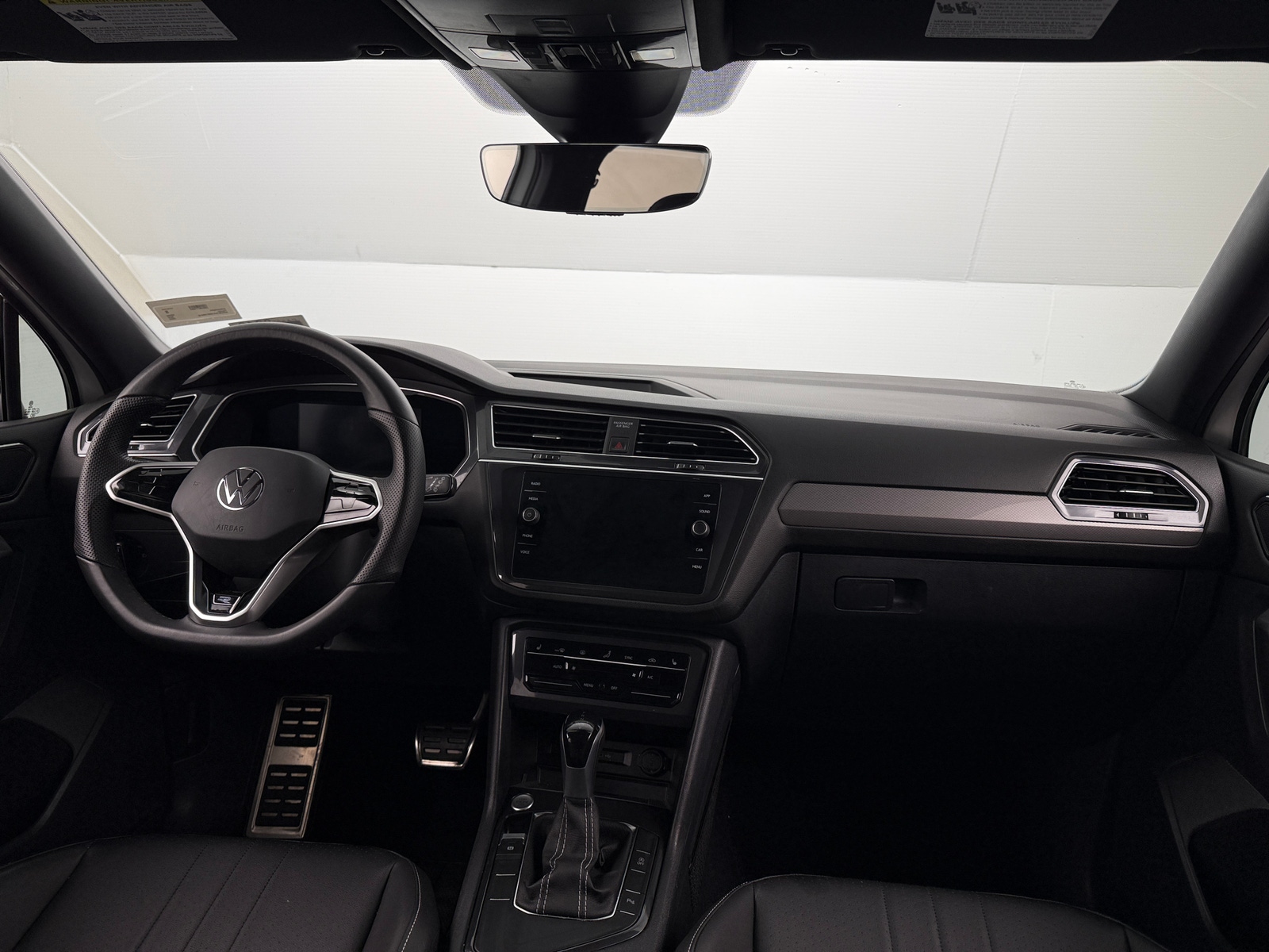 Thumbnail: 2022 Volkswagen Tiguan - 2