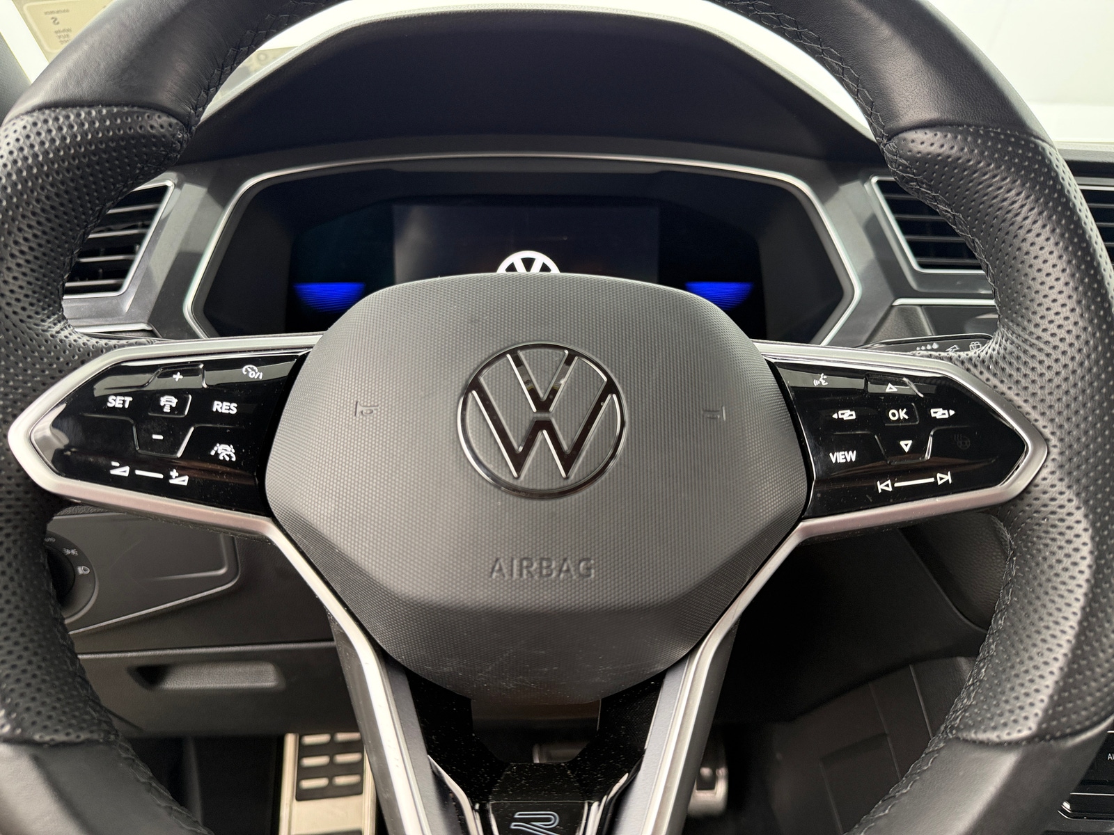 Thumbnail: 2022 Volkswagen Tiguan - 4