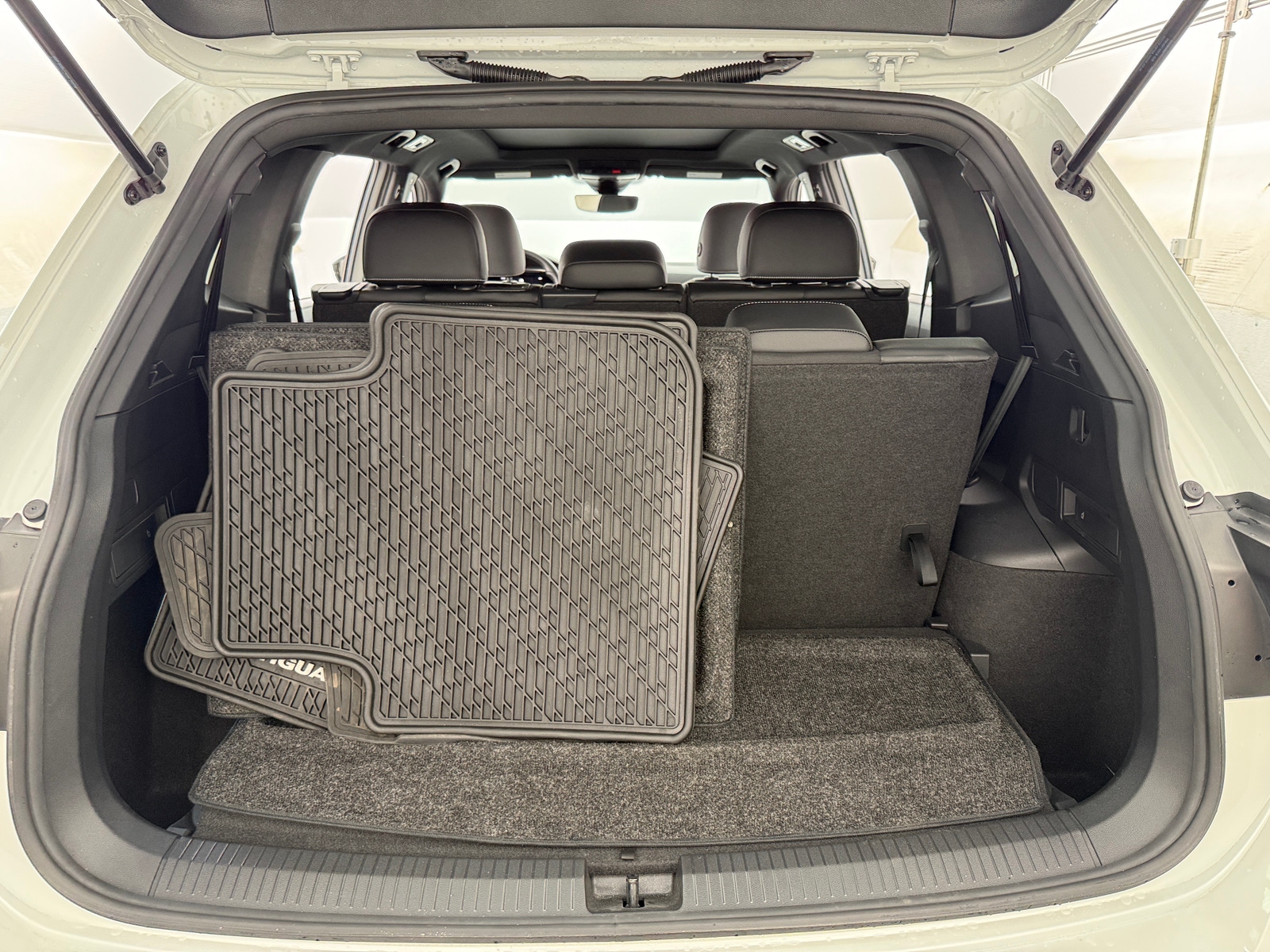 Thumbnail: 2022 Volkswagen Tiguan - 6