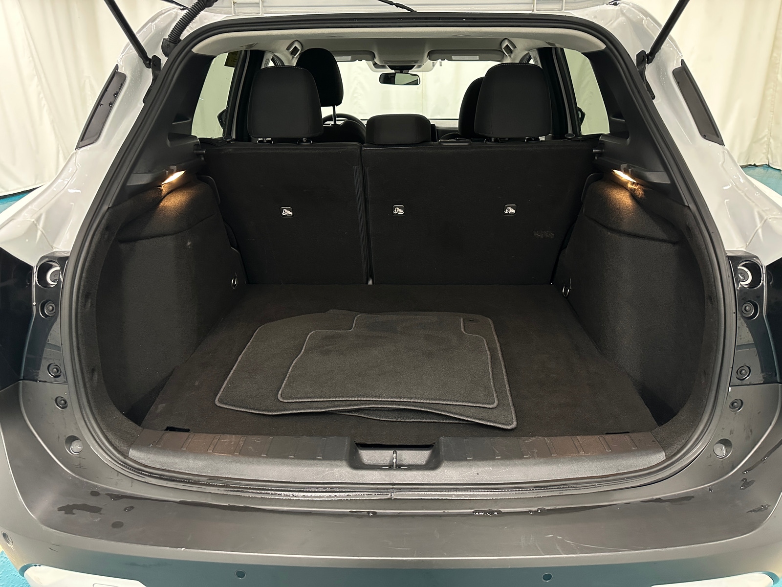 Thumbnail: 2025 Nissan Kicks - 7