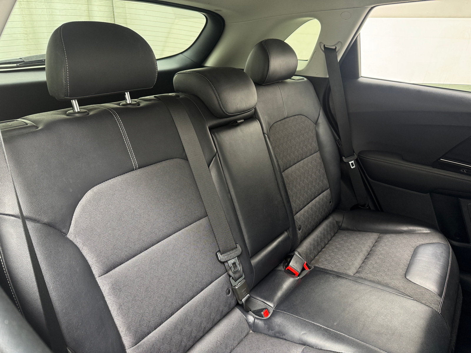 Thumbnail: 2017 Kia Niro - 6