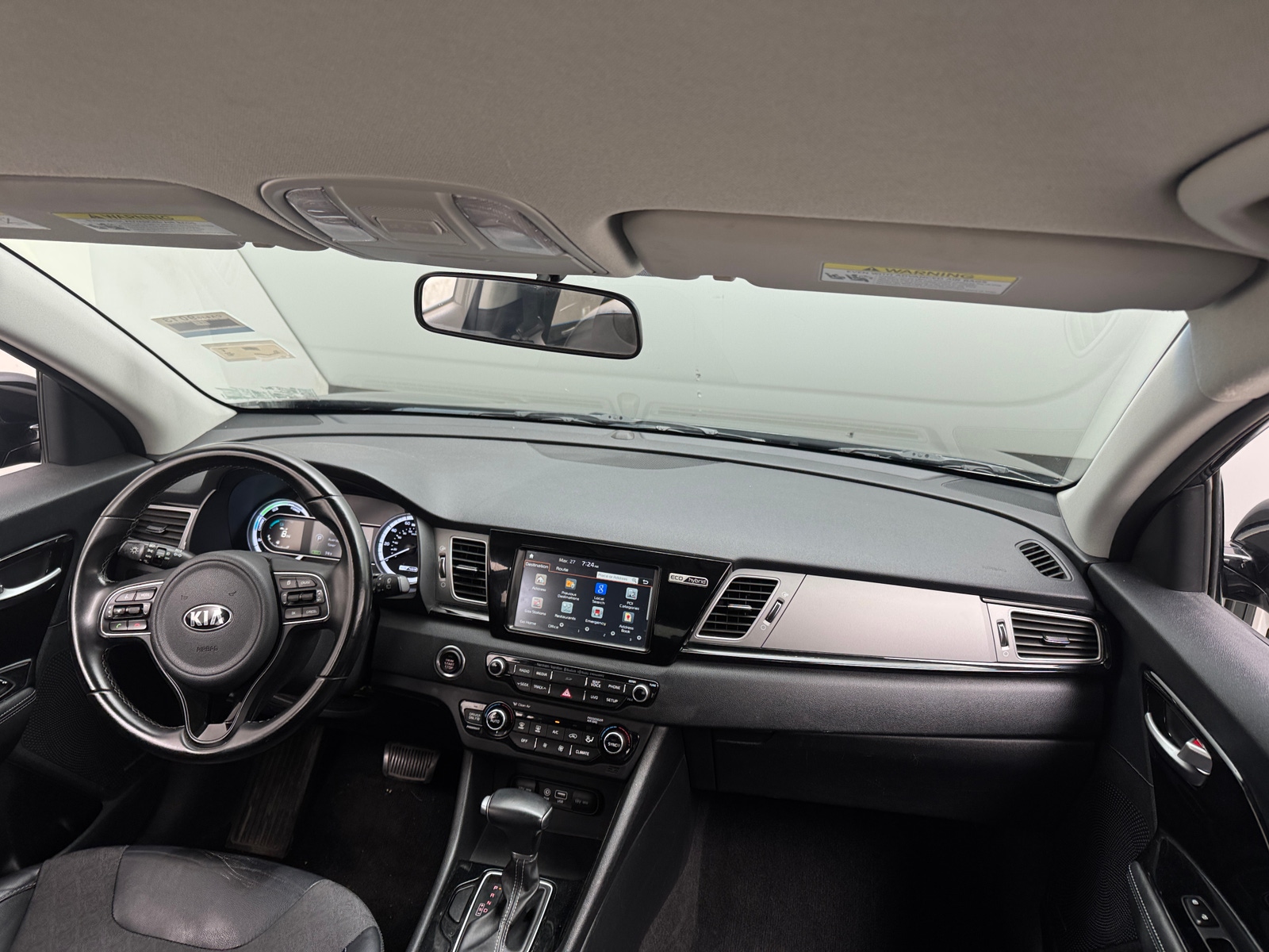 Thumbnail: 2017 Kia Niro - 3