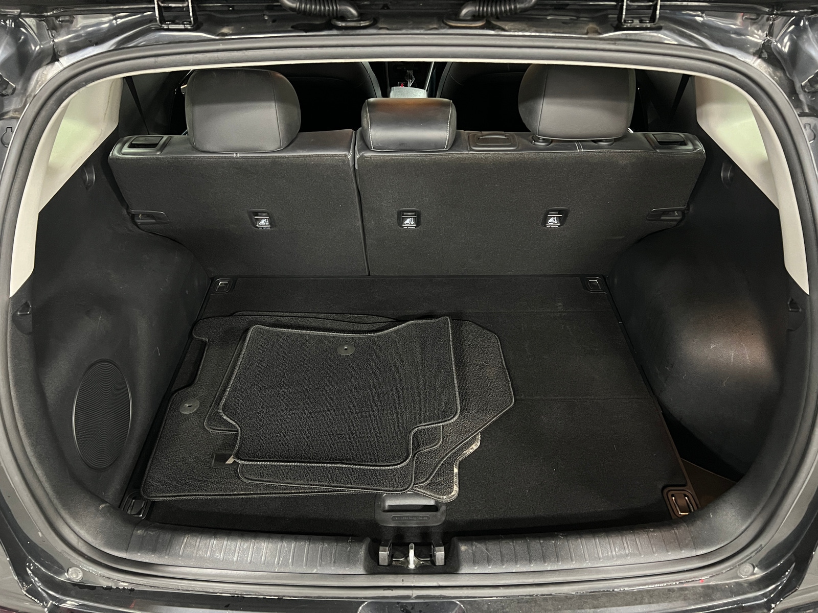 Thumbnail: 2017 Kia Niro - 7